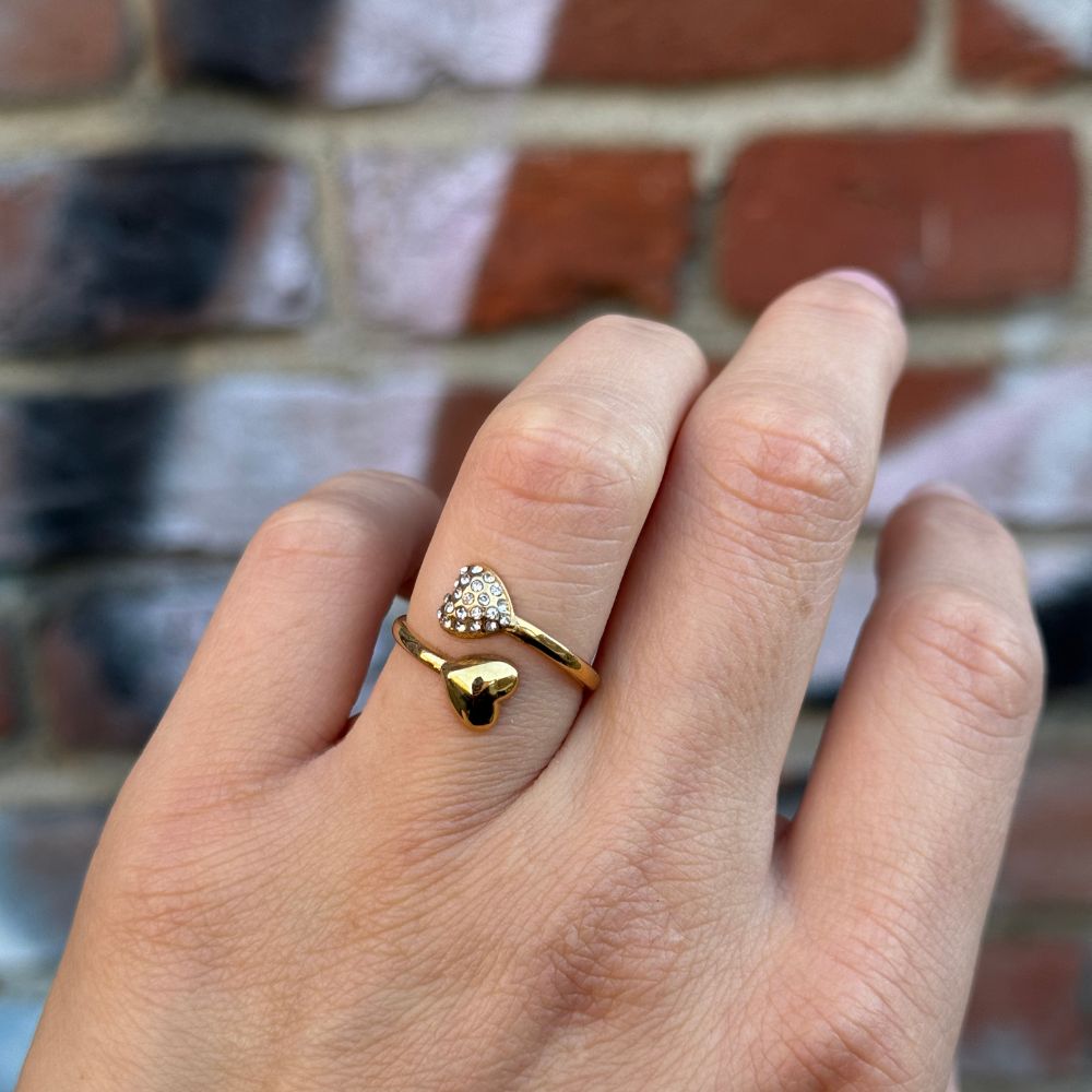 Hjerte Ring med sten på kvinde hånd