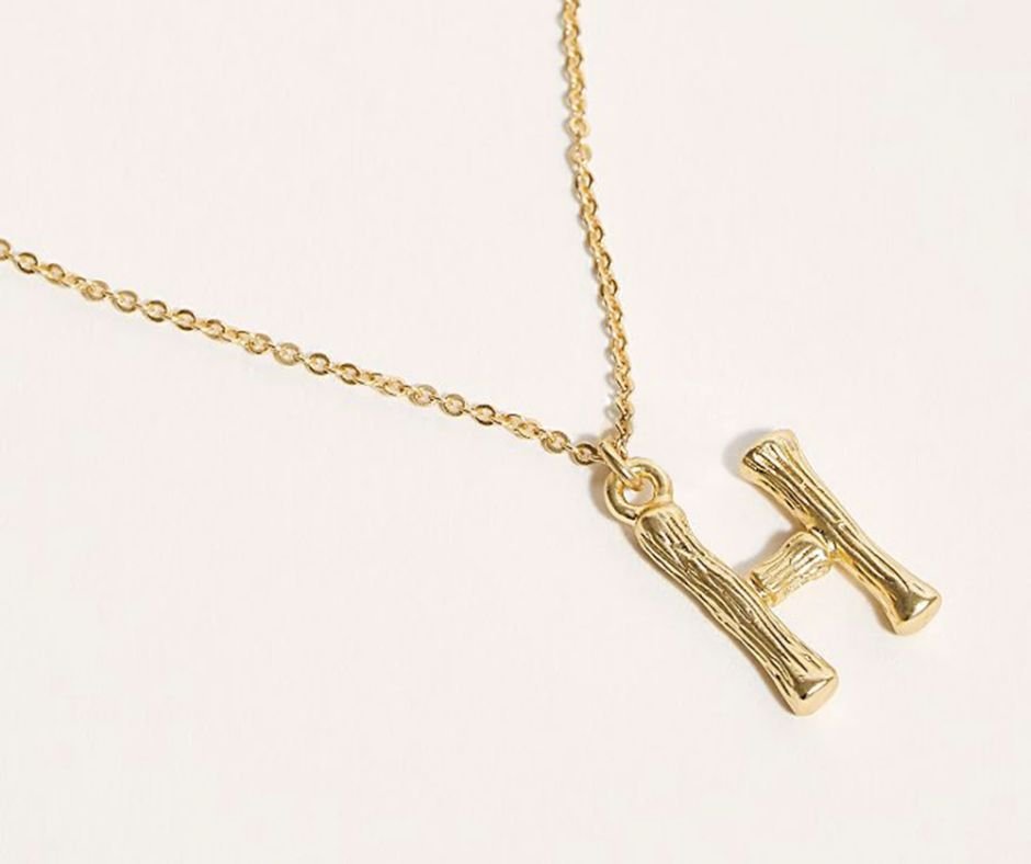 Bambus Bogstavs Halskæde 14K Guldbelagt - Global Urban Jewelry