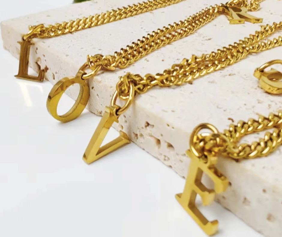 Bogstavs Halskæde 14K Guldbelagt - Global Urban Jewelry