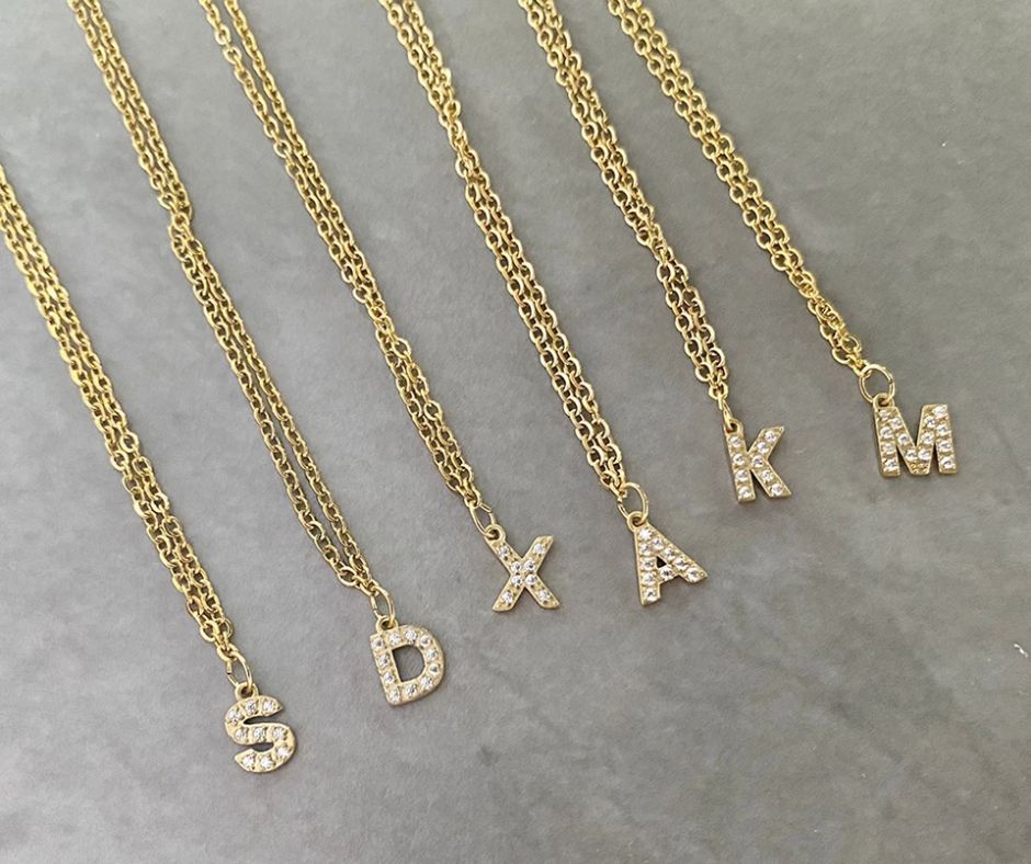 Krystal Bogstavs Halskæde 14K Guldbelagt - Global Urban Jewelry